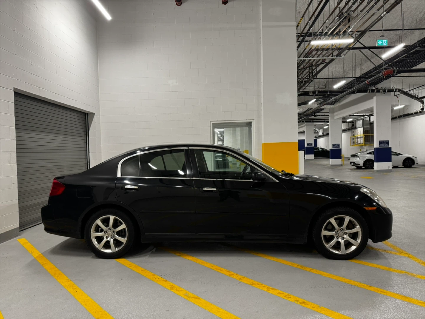 Clean Infiniti G35X AWD Sedan - photo 3