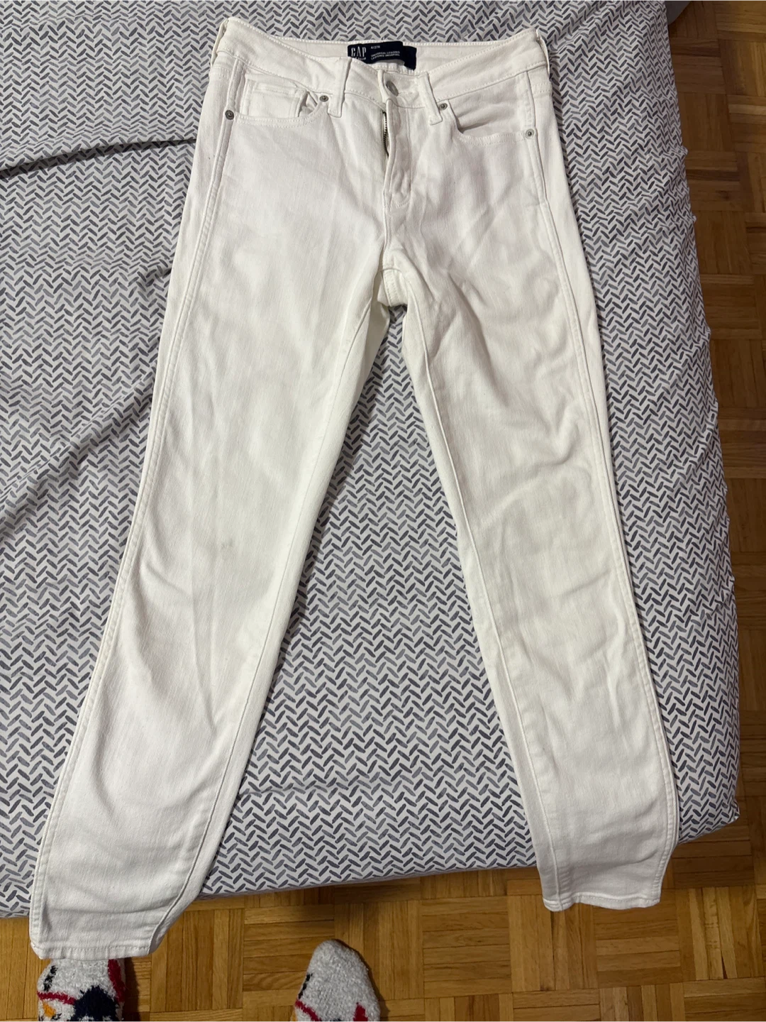 GAP White Universal Legging Jeans Size 4/27R