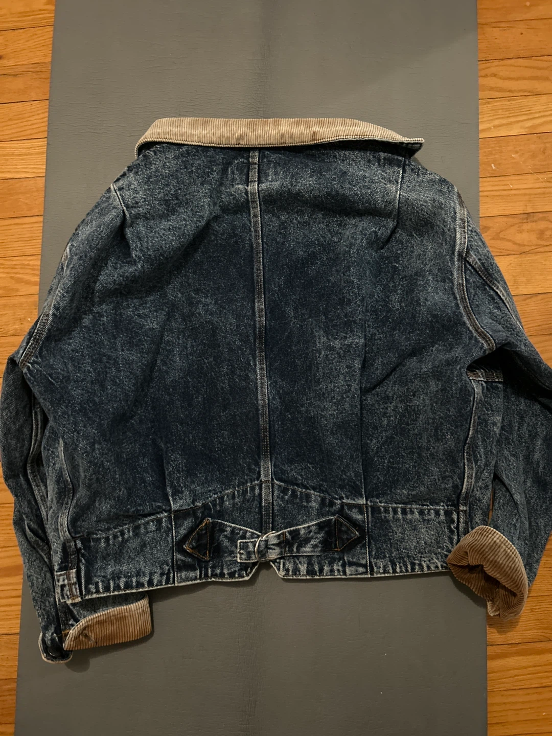 Levi's Denim Trucker Jacket with Corduroy Collar - Size Medium - photo 3