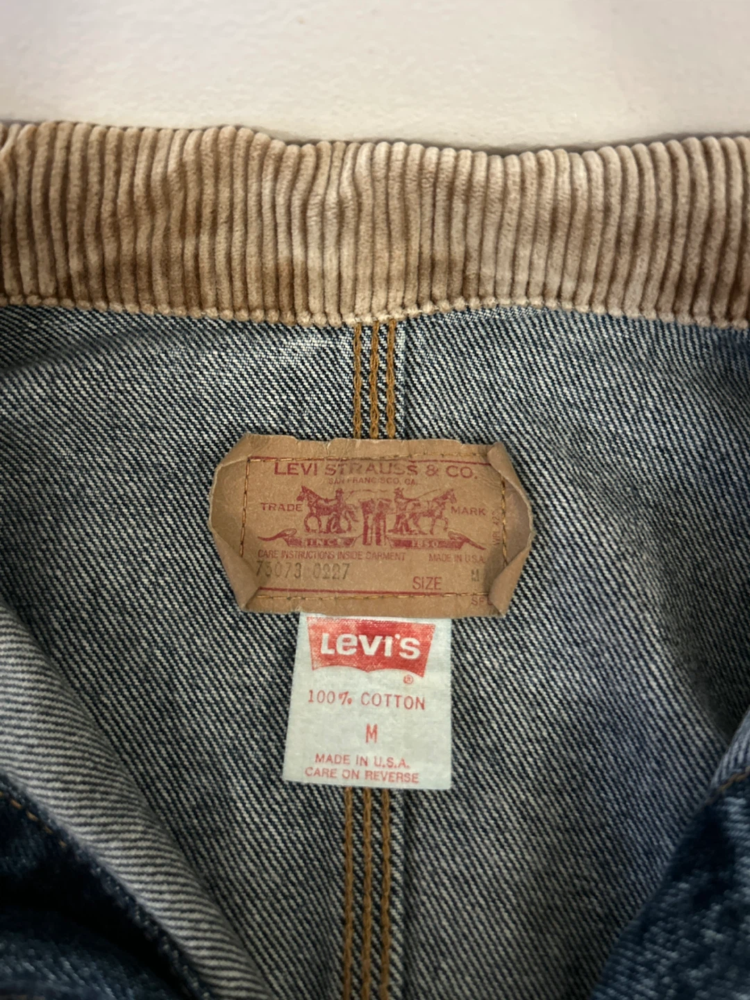 Levi's Denim Trucker Jacket with Corduroy Collar - Size Medium - photo 2