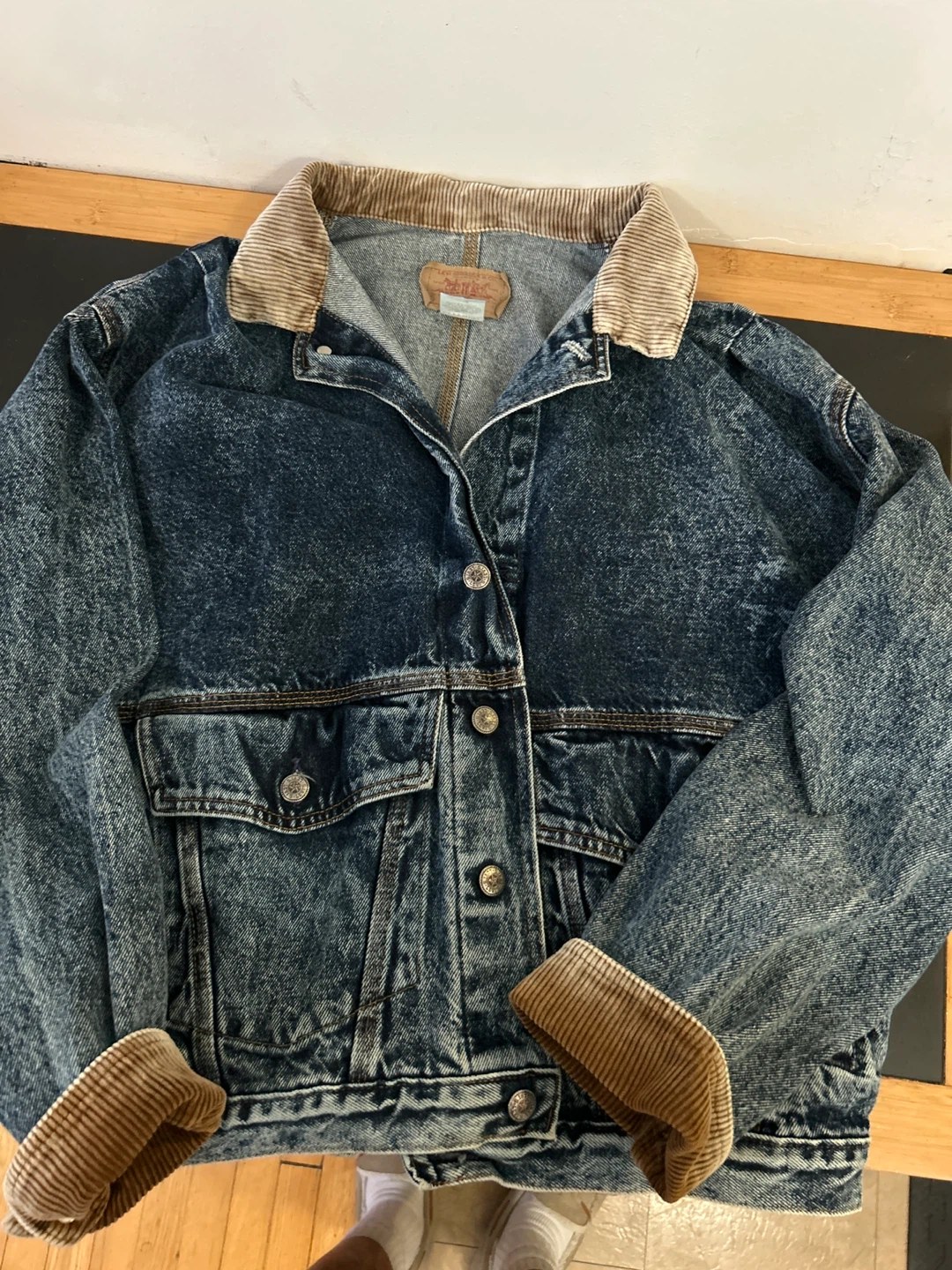 Levi's Denim Trucker Jacket with Corduroy Collar - Size Medium