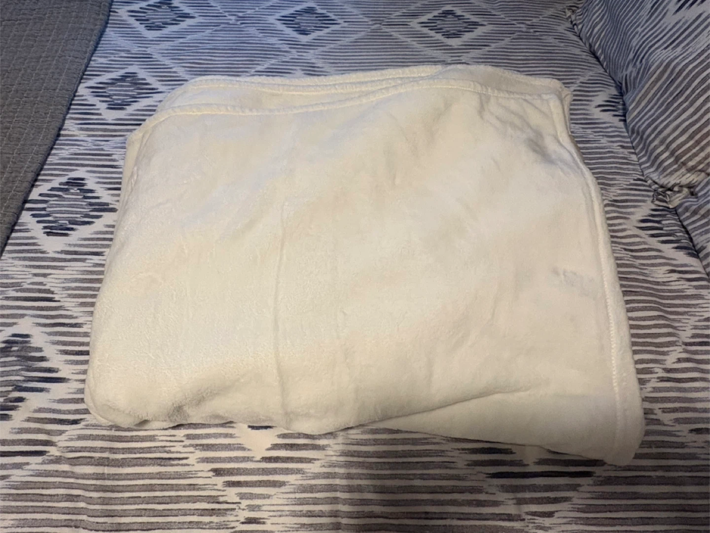 Kate Spade New York King Blanket - White 🏆