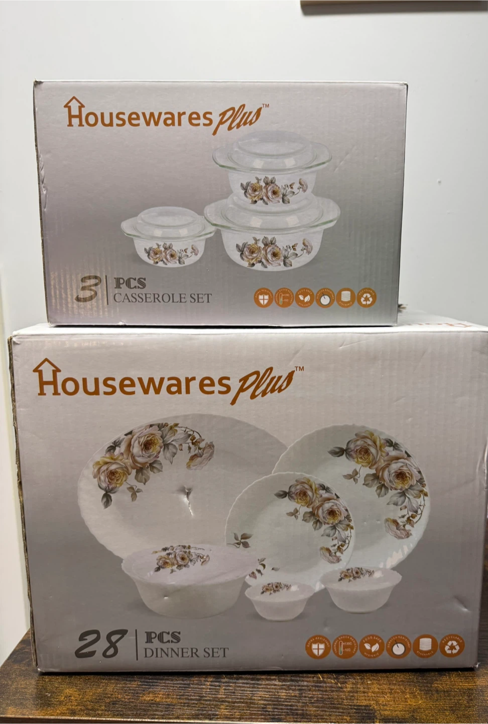 Housewares Plus 28 Piece Dinner Set & 3 Piece Casserole Set