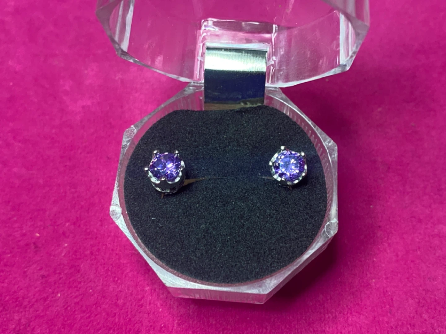 3 pairs of amethyst studs 🏆