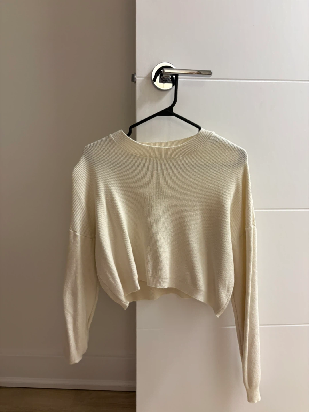 Cream Cropped Knit Sweater XS