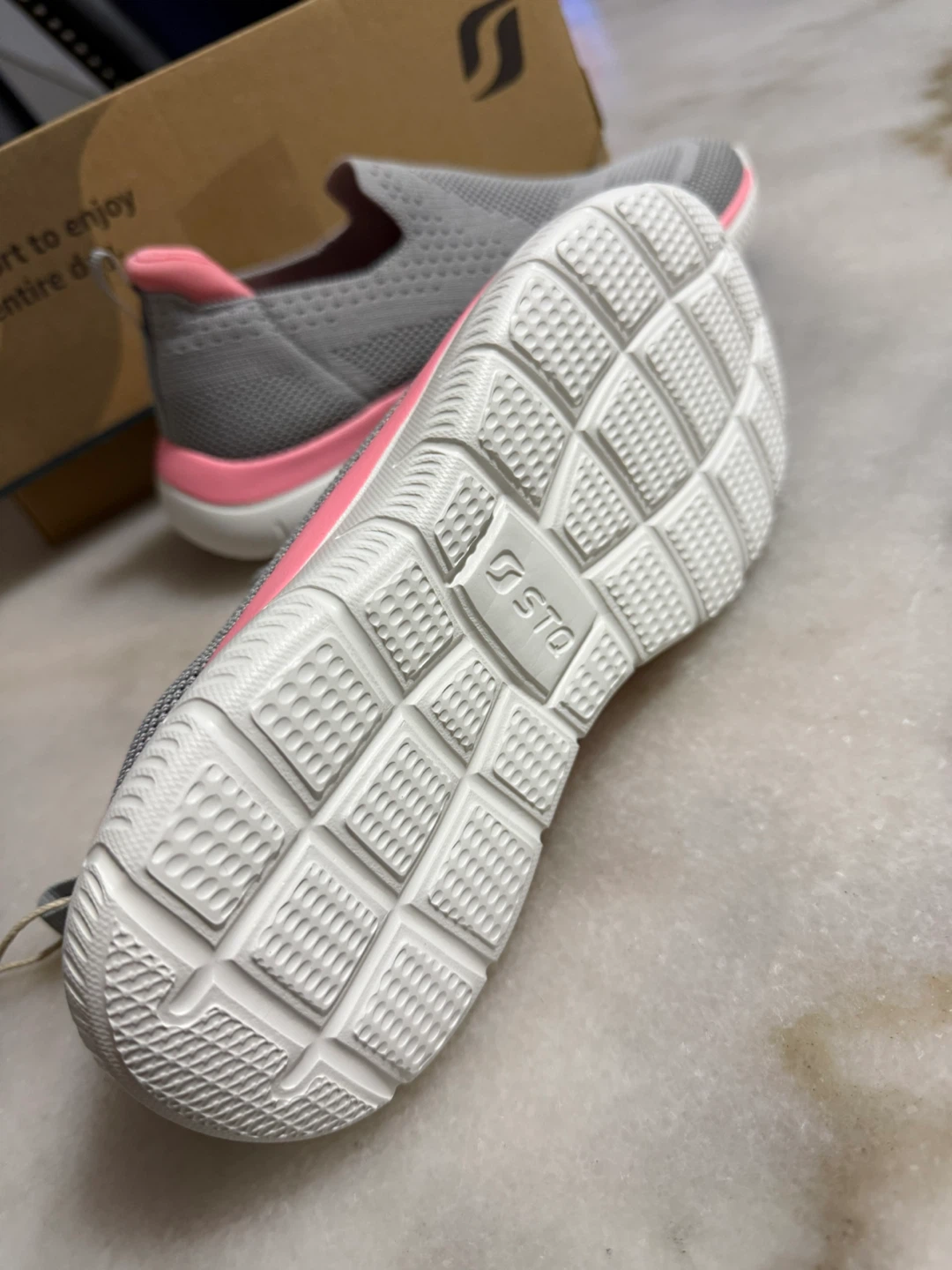 NEW Slip on Lightweight Memory Foam Sneakers, 6.5 - photo 3