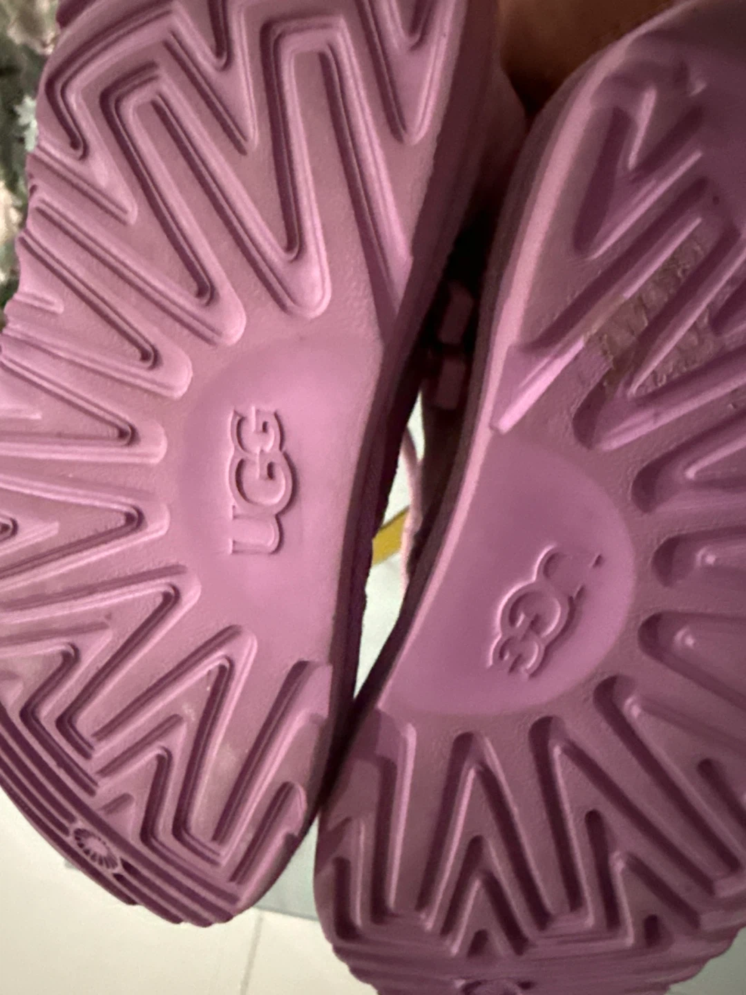 UGG Sesame Street Elmo Pink Boots Toddler Size 12 - photo 2