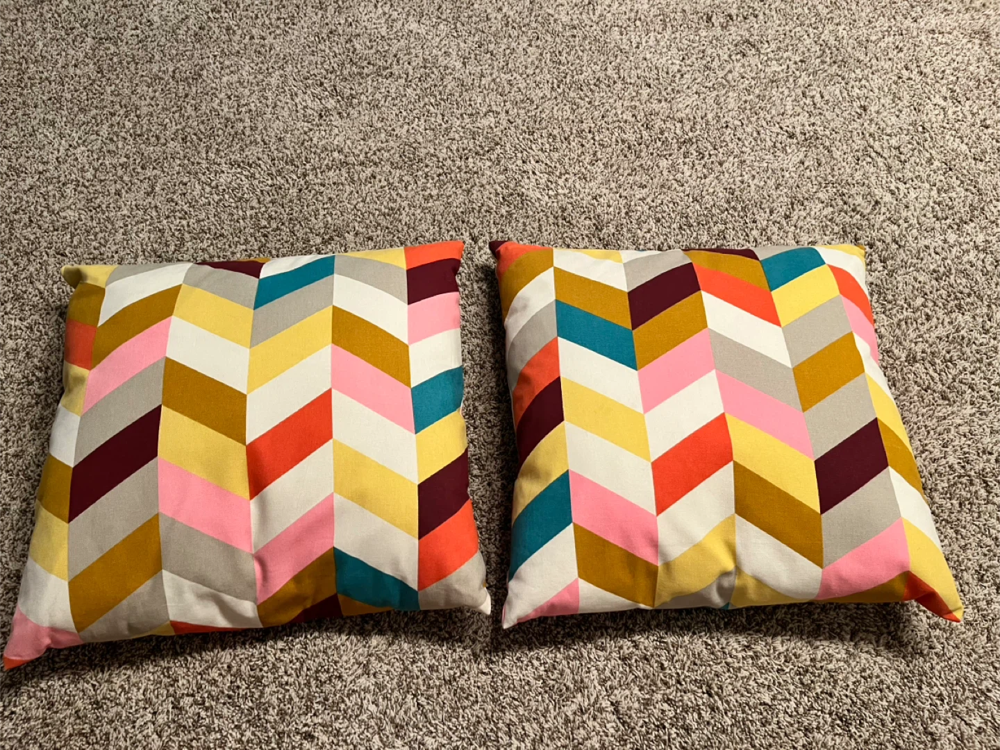 Set of 2 Decorative Throw Pillows - Geometric Chevron Pattern - photo 2