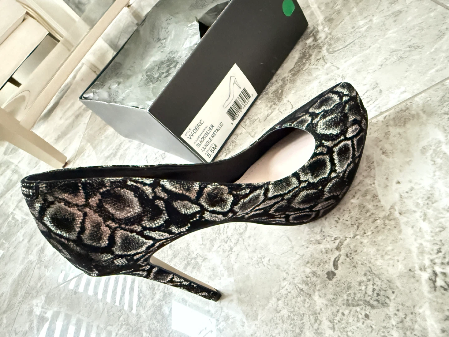 Vince Camuto "Vvderic" Black Silver Heels - Size 5.5M - photo 2