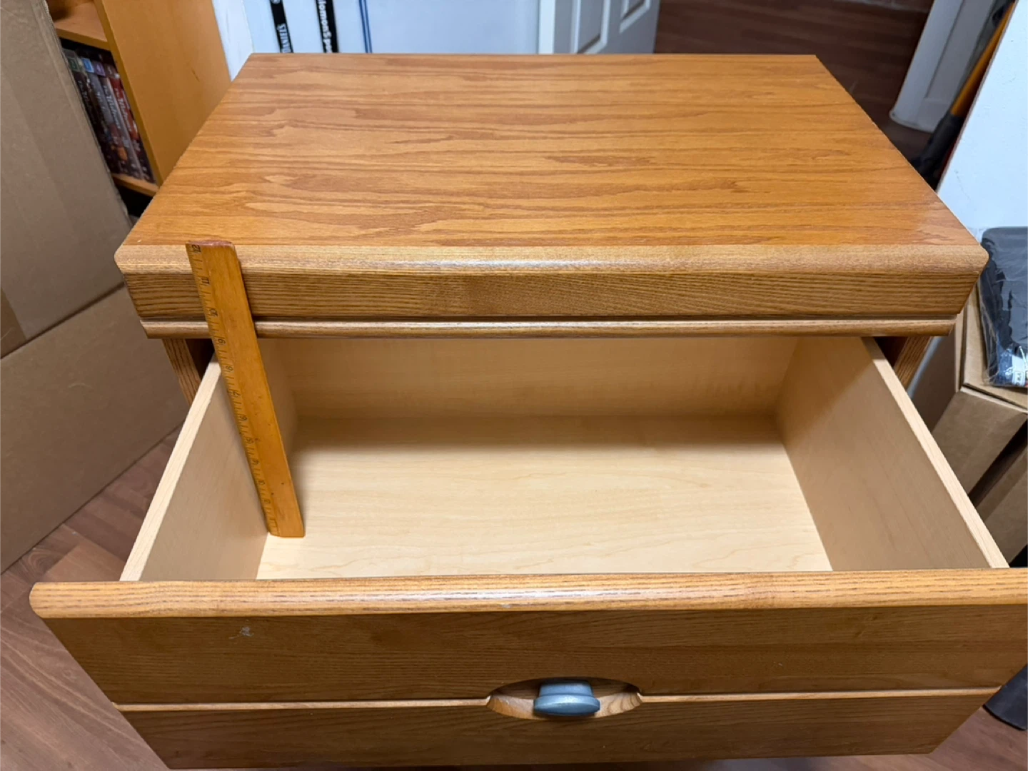 Oak Wood Nightstand / End Table - photo 2
