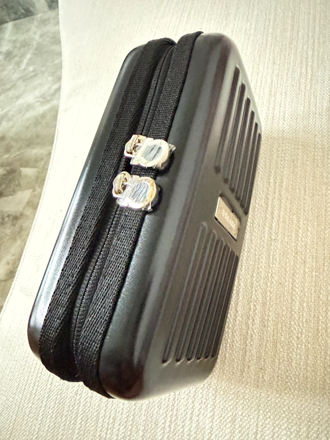 Salvatore Ferragamo Travel Amenity Kit - photo 2