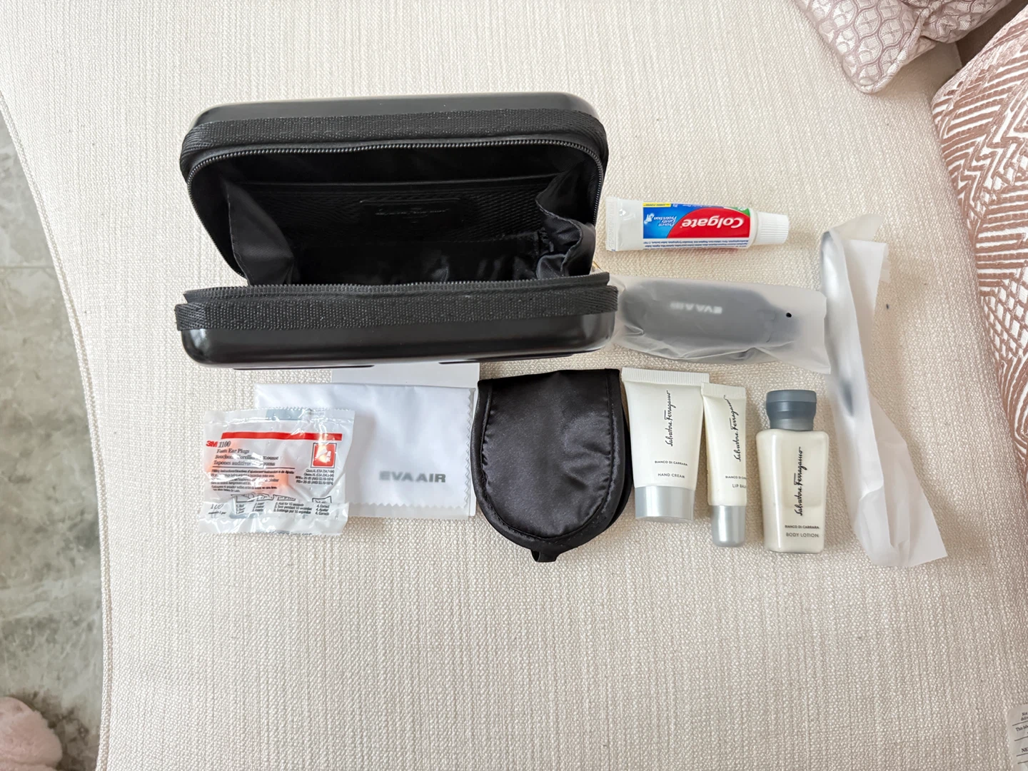 Salvatore Ferragamo Travel Amenity Kit - photo 4