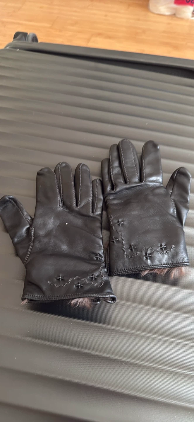 Black Leather Gloves with Fur Lining