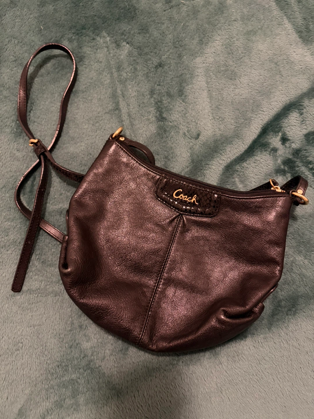 Moving Sale ❗️Coach Leather Crossbody Bag