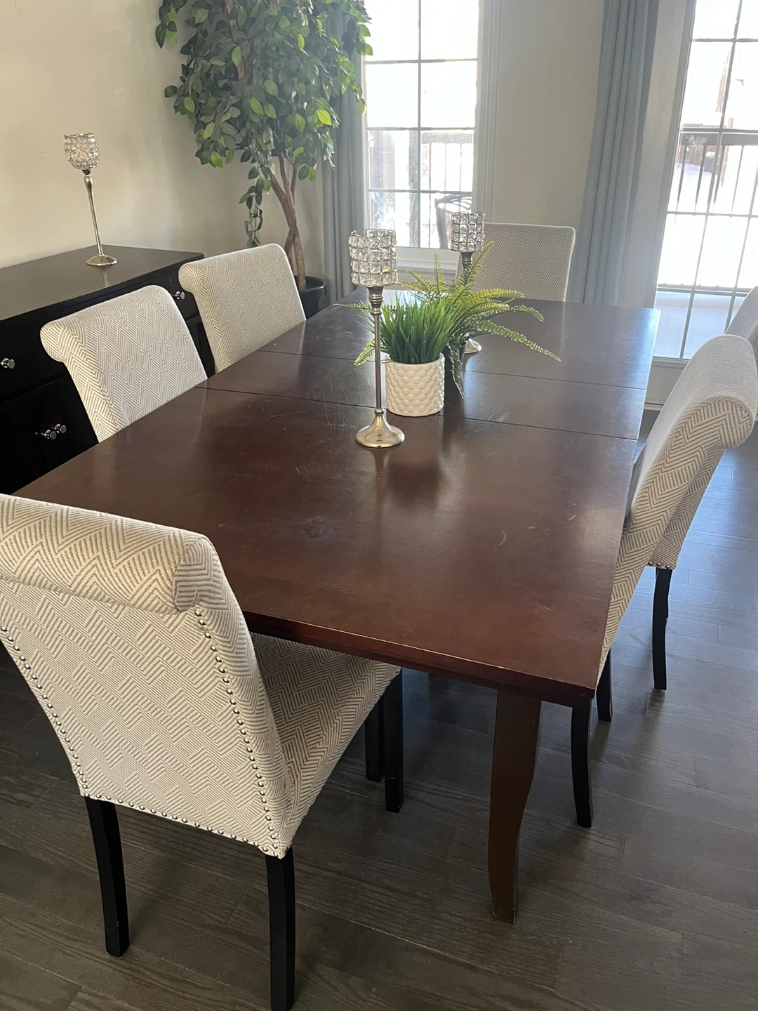 Extendable Dining Table with 6 Chairs