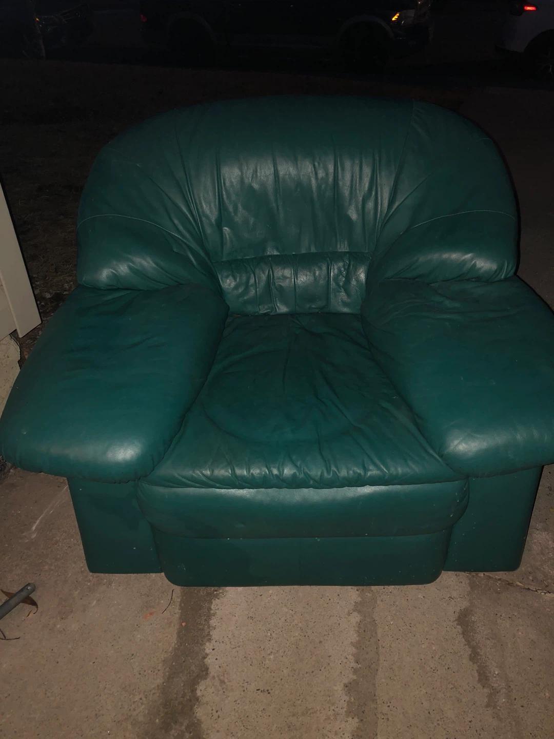 Green Leather Armchair - photo 3