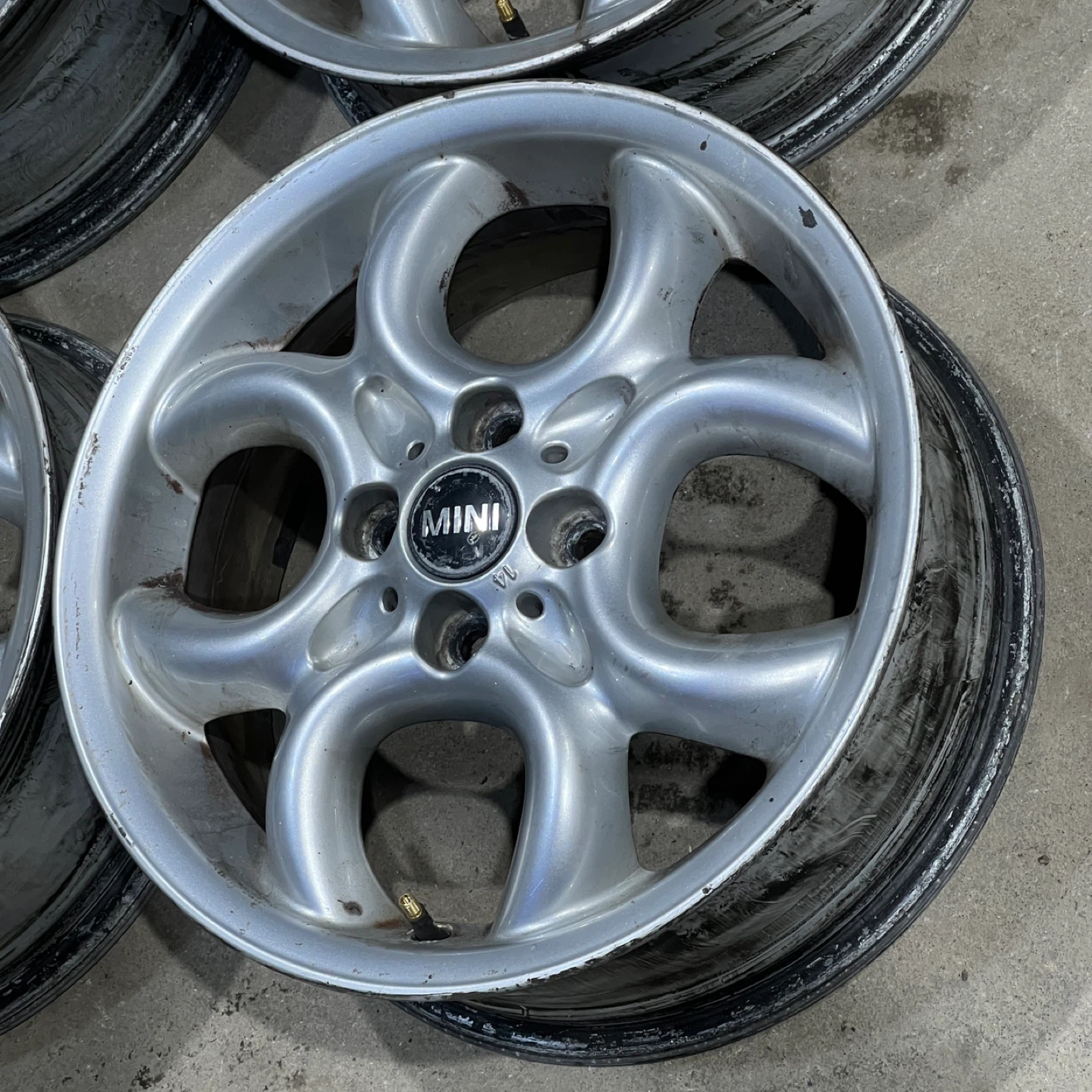16” Mini Cooper alloy wheels 4x100