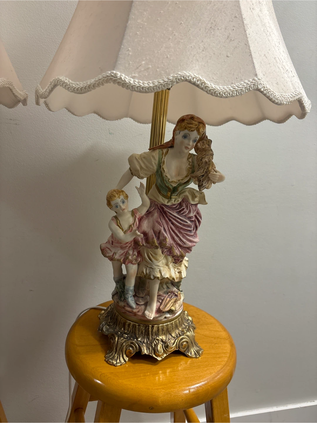 Pair of Vintage Porcelain Figurine Table Lamps - photo 5