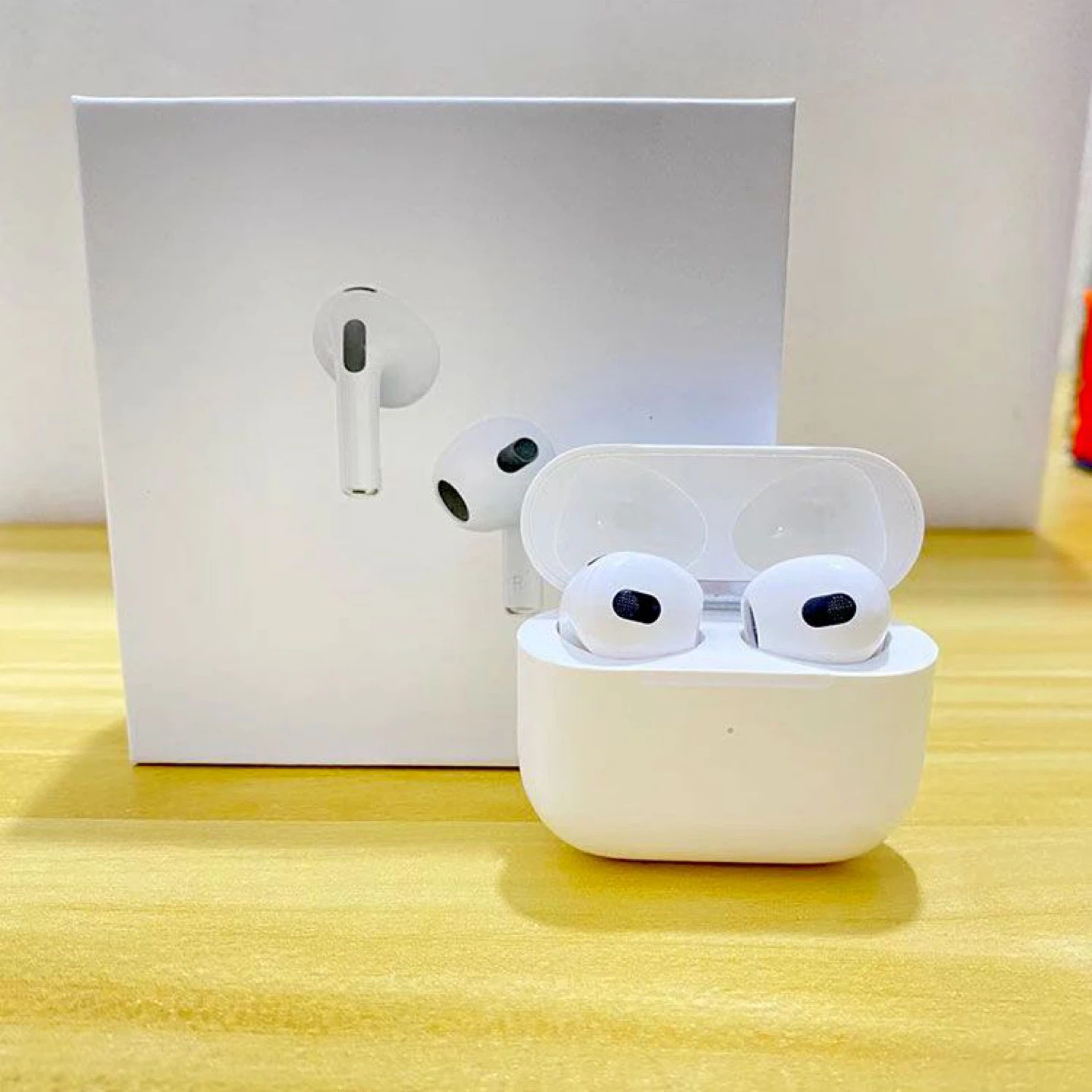 Apple AirPods (3rd Generation) with MagSafe Charging Case - photo 5