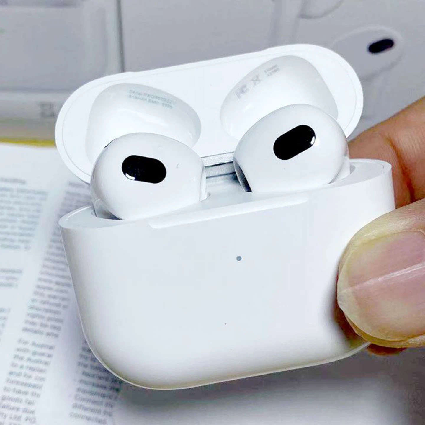 Apple AirPods (3rd Generation) with MagSafe Charging Case - photo 2