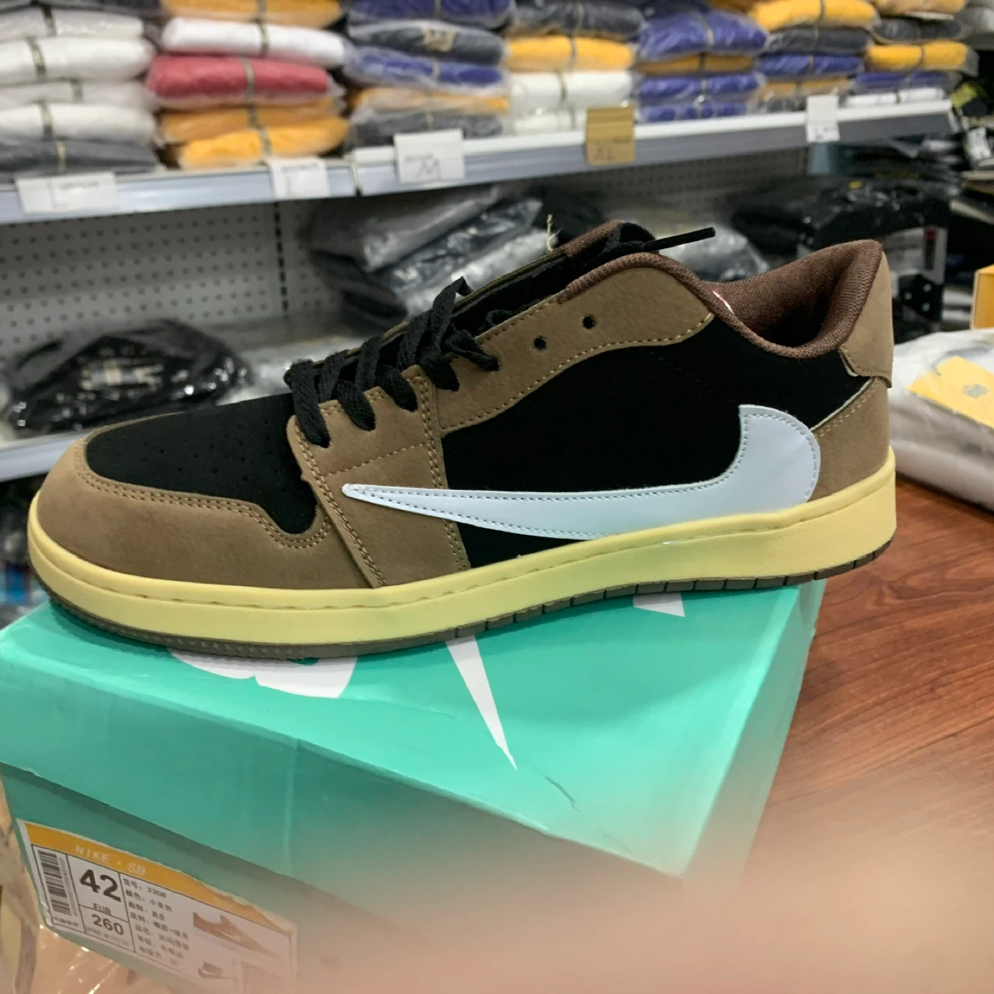 Travis Scott x Nike Air Jordan 1 Low OG "Reverse Mocha" - photo 2