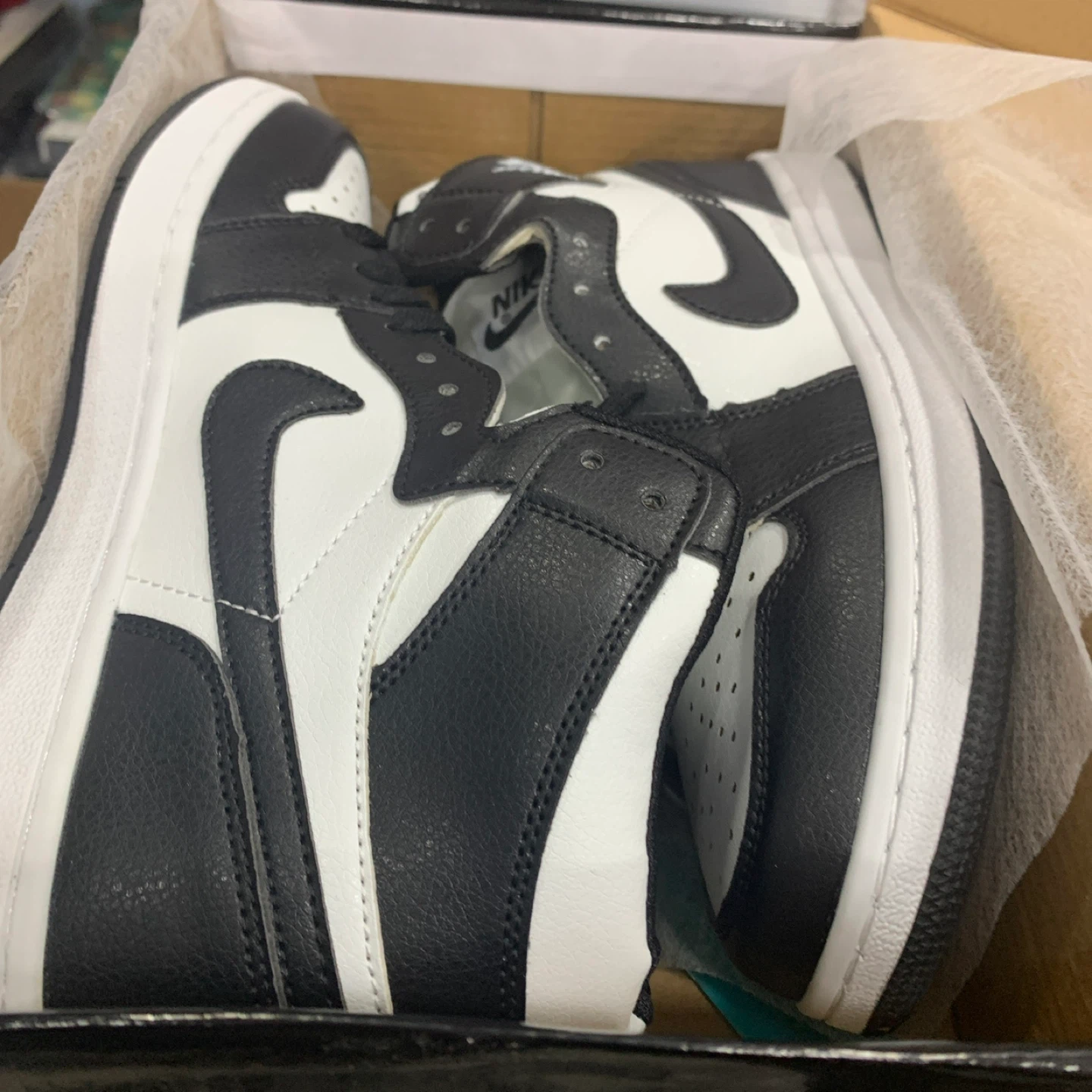 Nike Air Jordan 1 High OG "Pollen" Sneakers