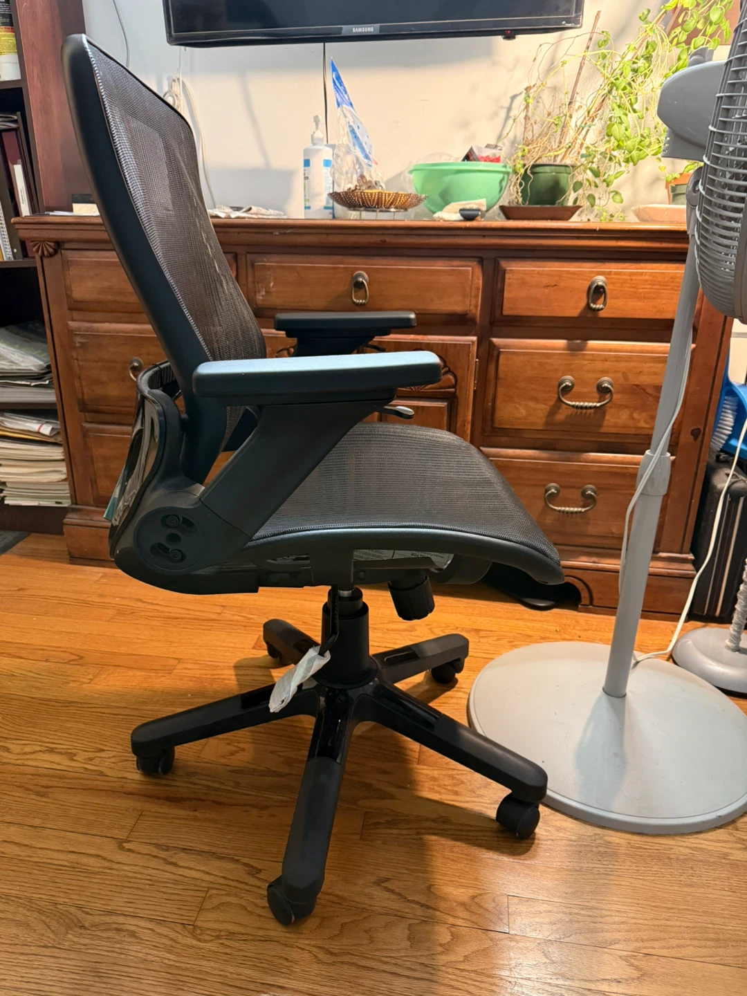 Herman Miller Aeron Chair - Size B - photo 4