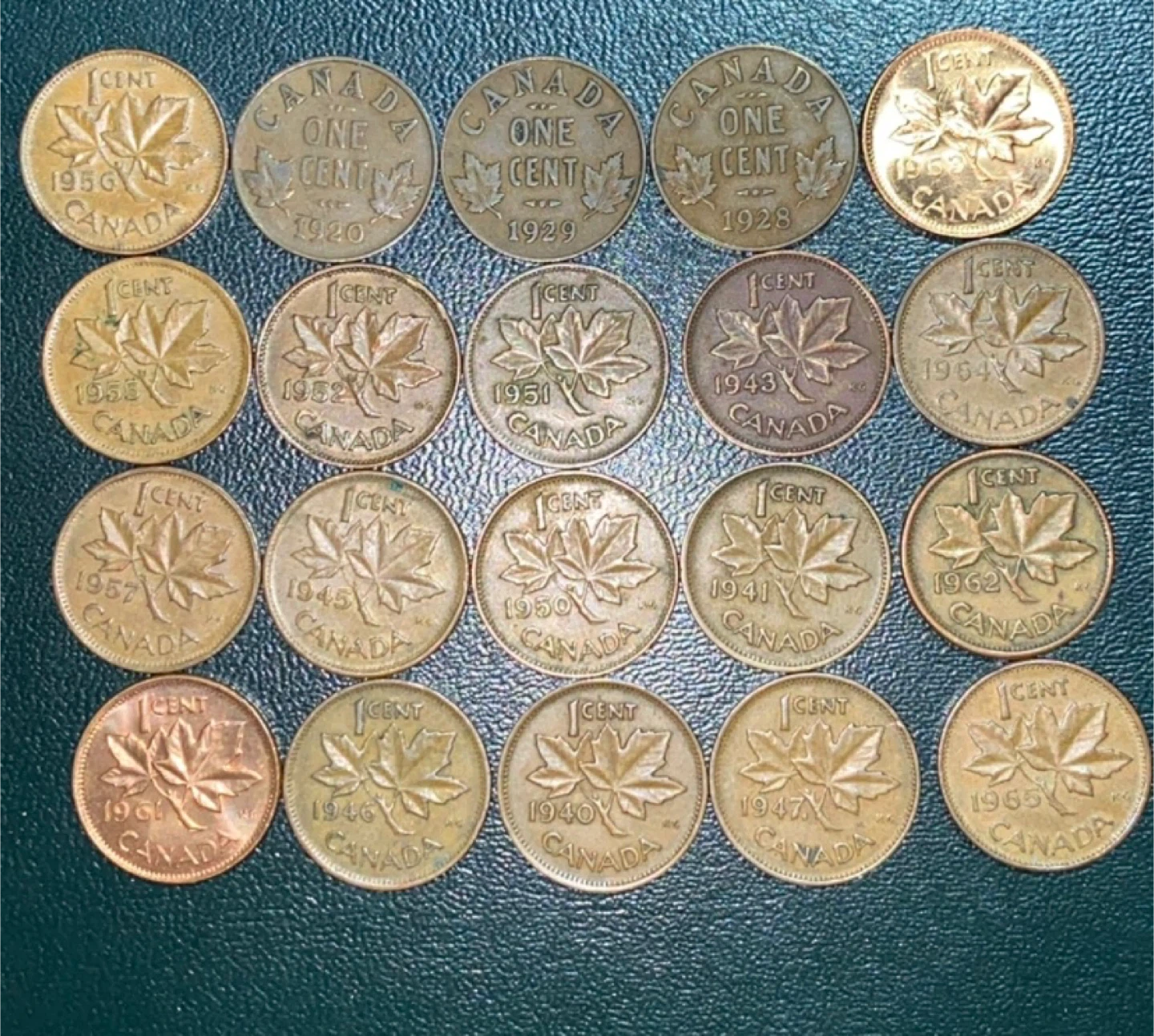 Collection of 20 Canadian Pennies - photo 2