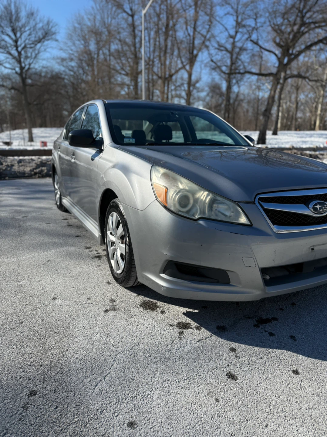 2010 Subaru Legacy 2.5i Sedan Silver 143k miles - photo 3
