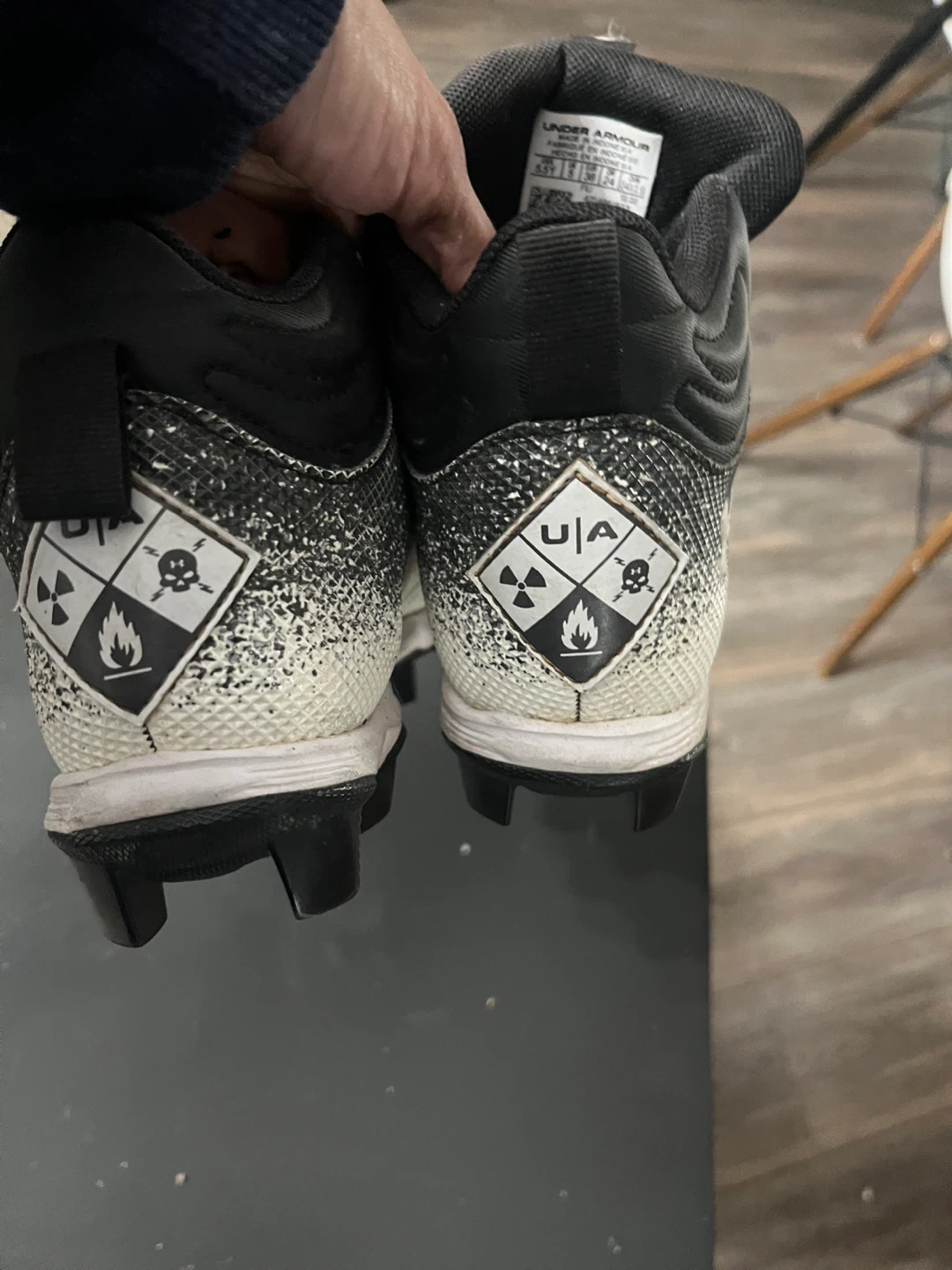 🏆Under Armour Football Cleats - Size 5.5 Y - photo 4