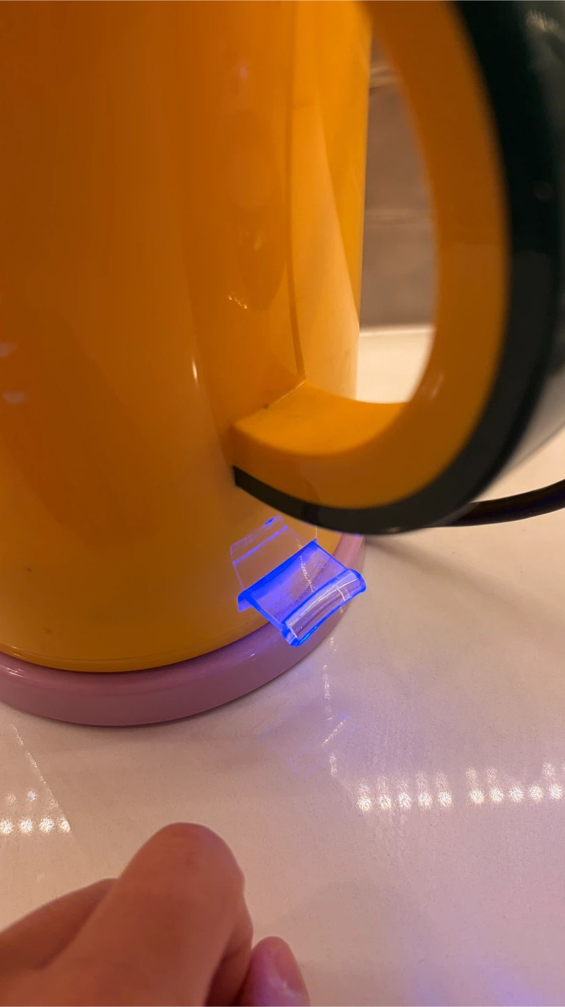 Bodum x MOMA Electric Kettle (yellow) - photo 5
