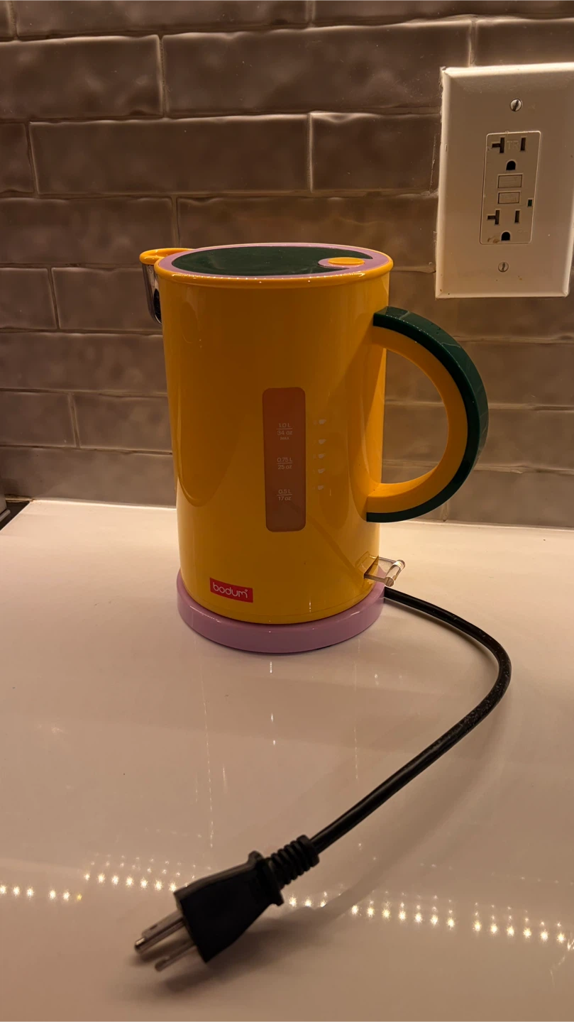 Bodum x MOMA Electric Kettle (yellow)