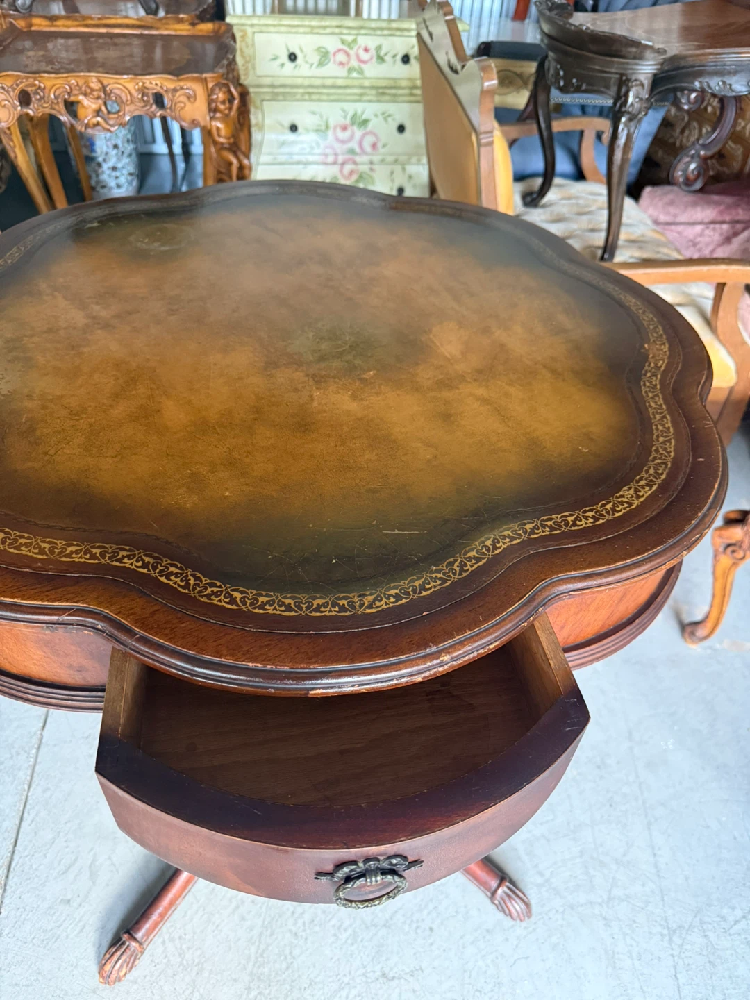 Vintage Pedestal Side Table - photo 5