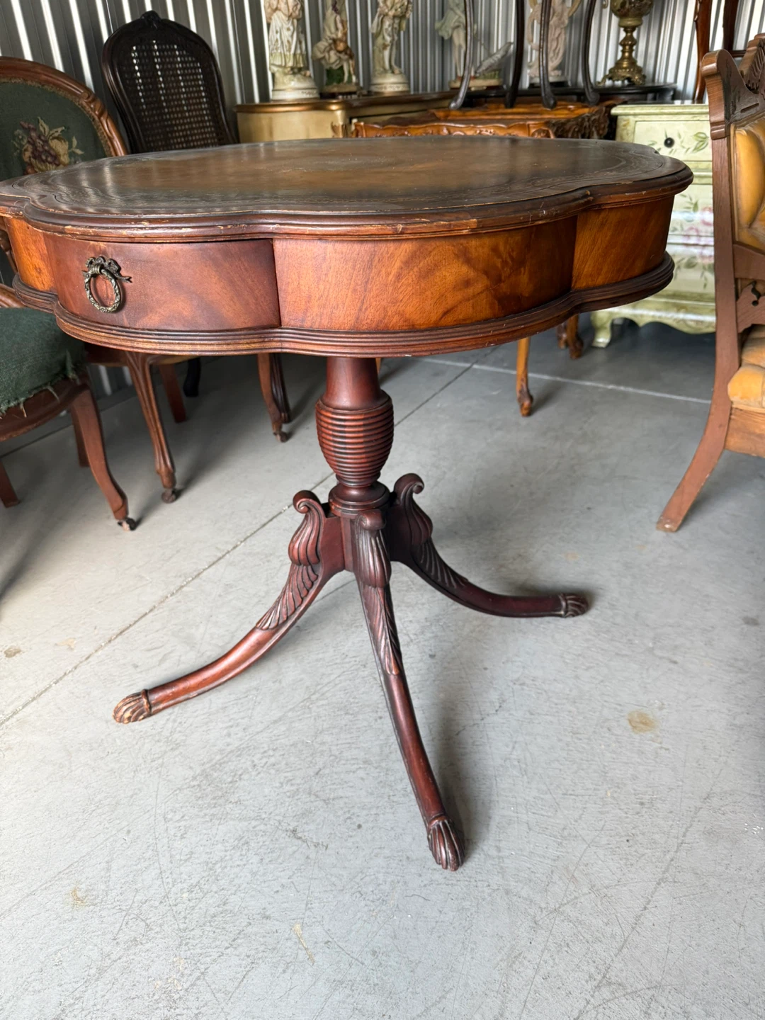 Vintage Pedestal Side Table - photo 4