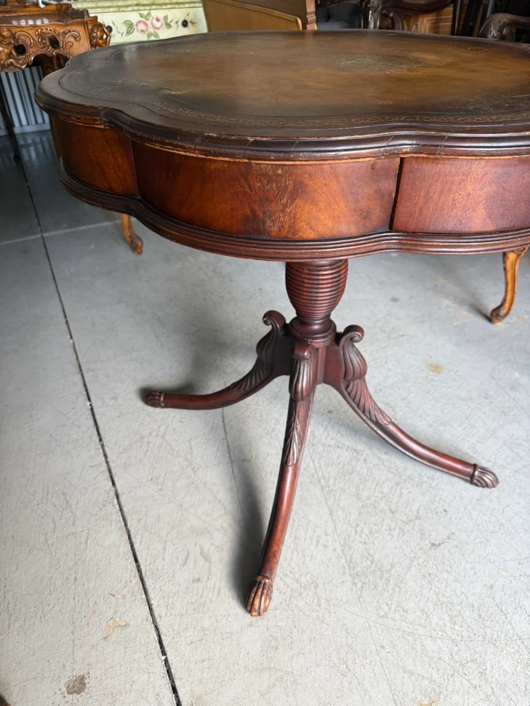 Vintage Pedestal Side Table - photo 3