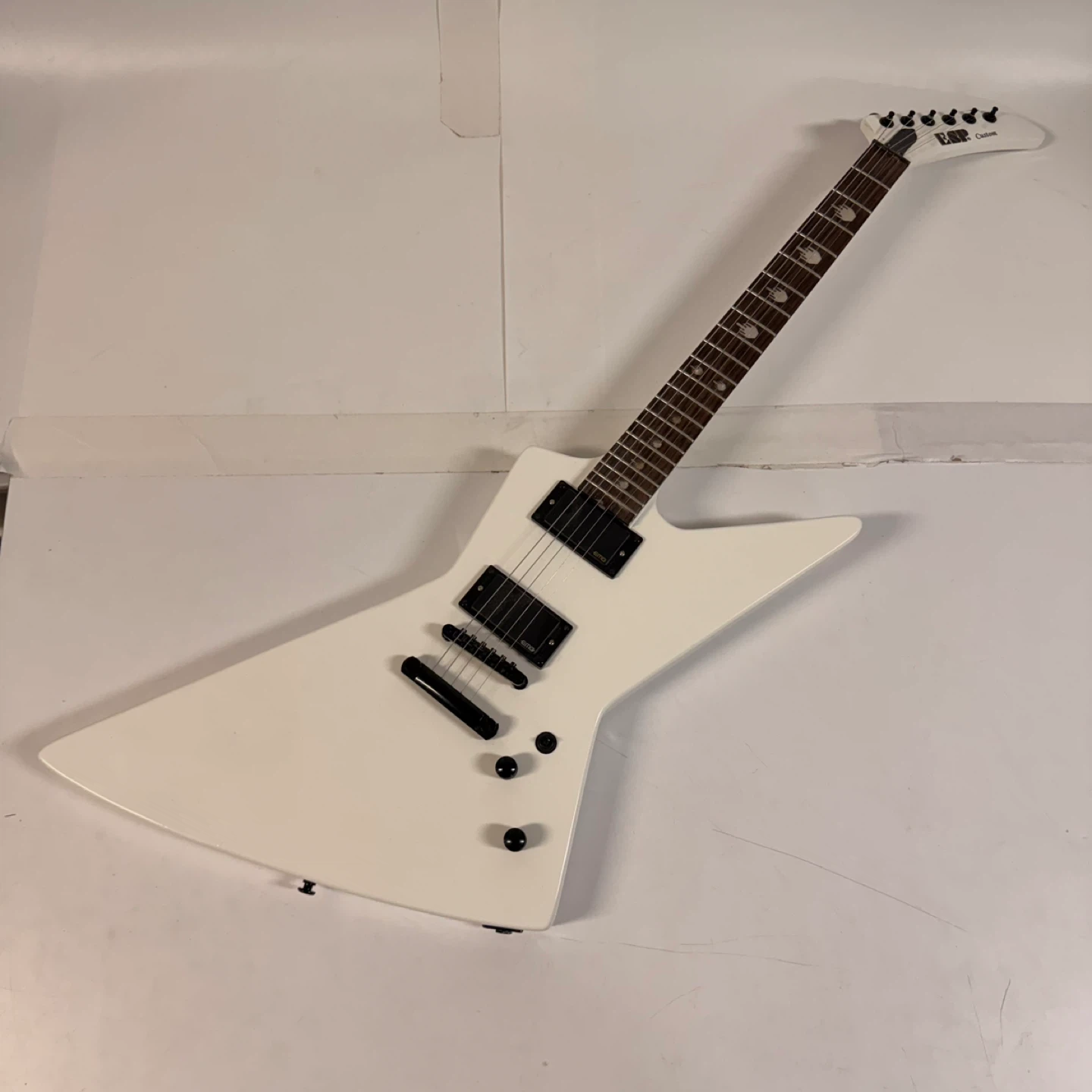 Electric Guitar Explorer Style White w/ EMG Pickups – Like New - photo 3
