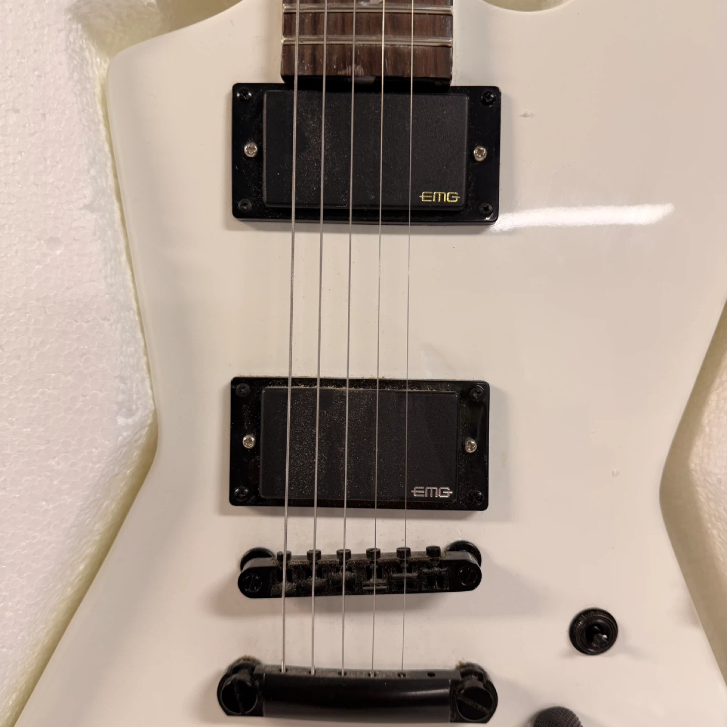 Electric Guitar Explorer Style White w/ EMG Pickups – Like New - photo 2
