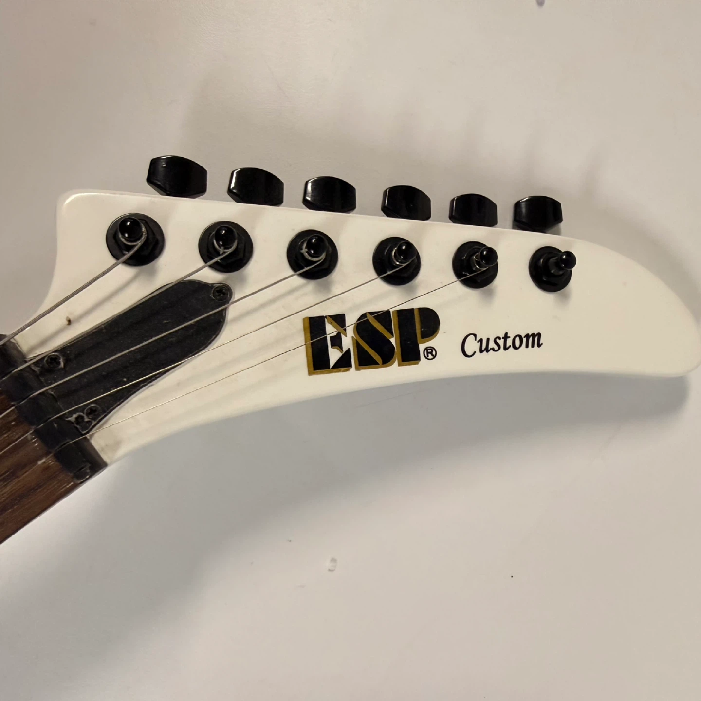 Electric Guitar Explorer Style White w/ EMG Pickups – Like New - photo 4