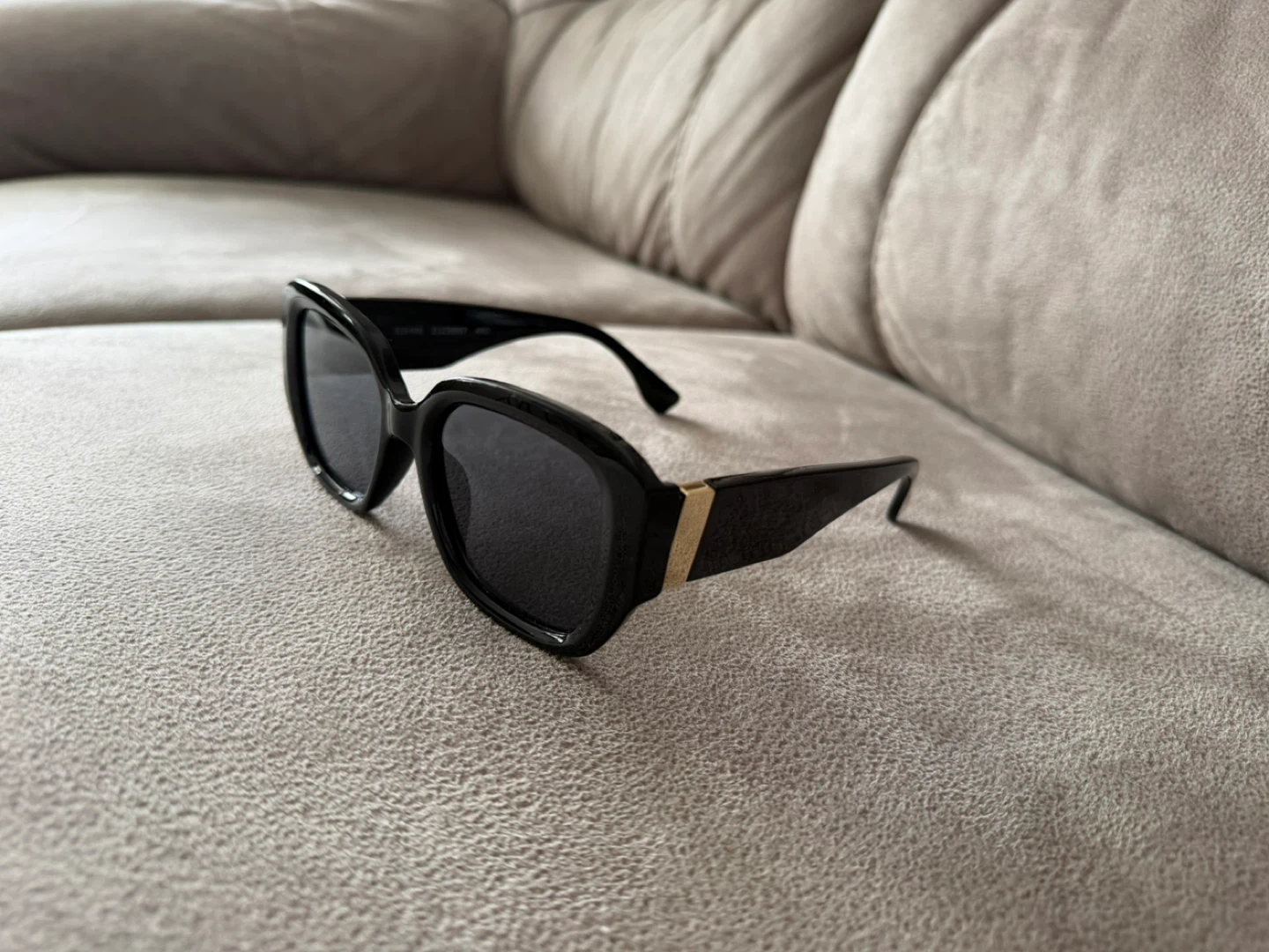 Black Oversized Square Sunglasses with Gold Accent - photo 3