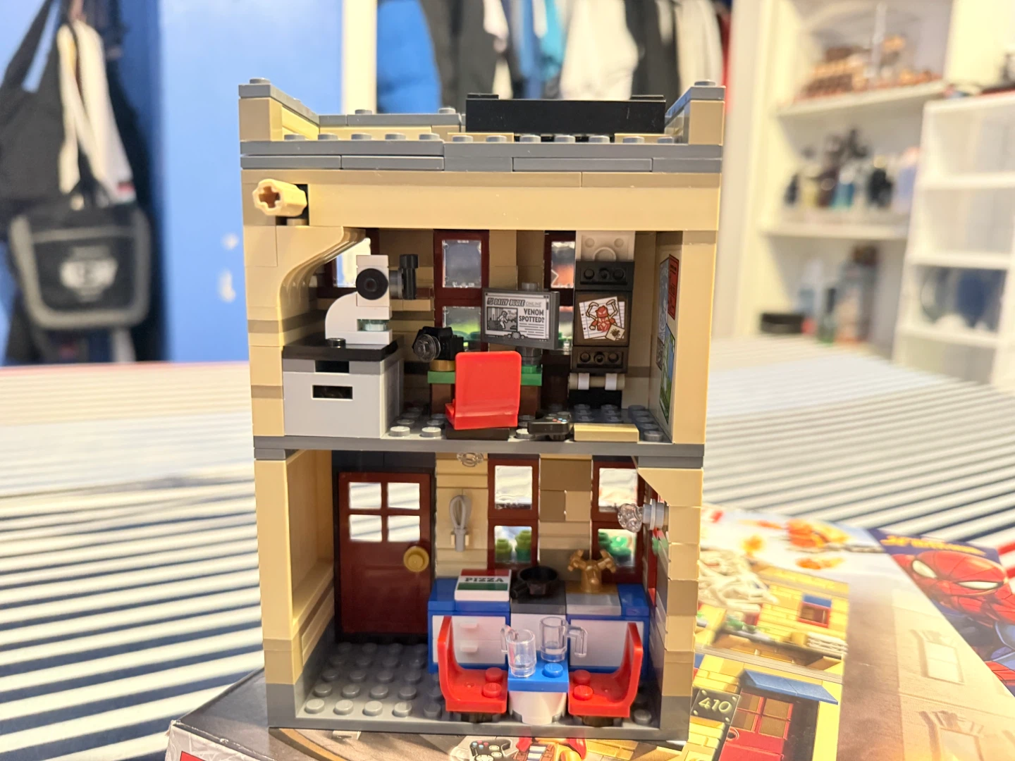 Lego Marvel Peter Parker’s Apartment - photo 3