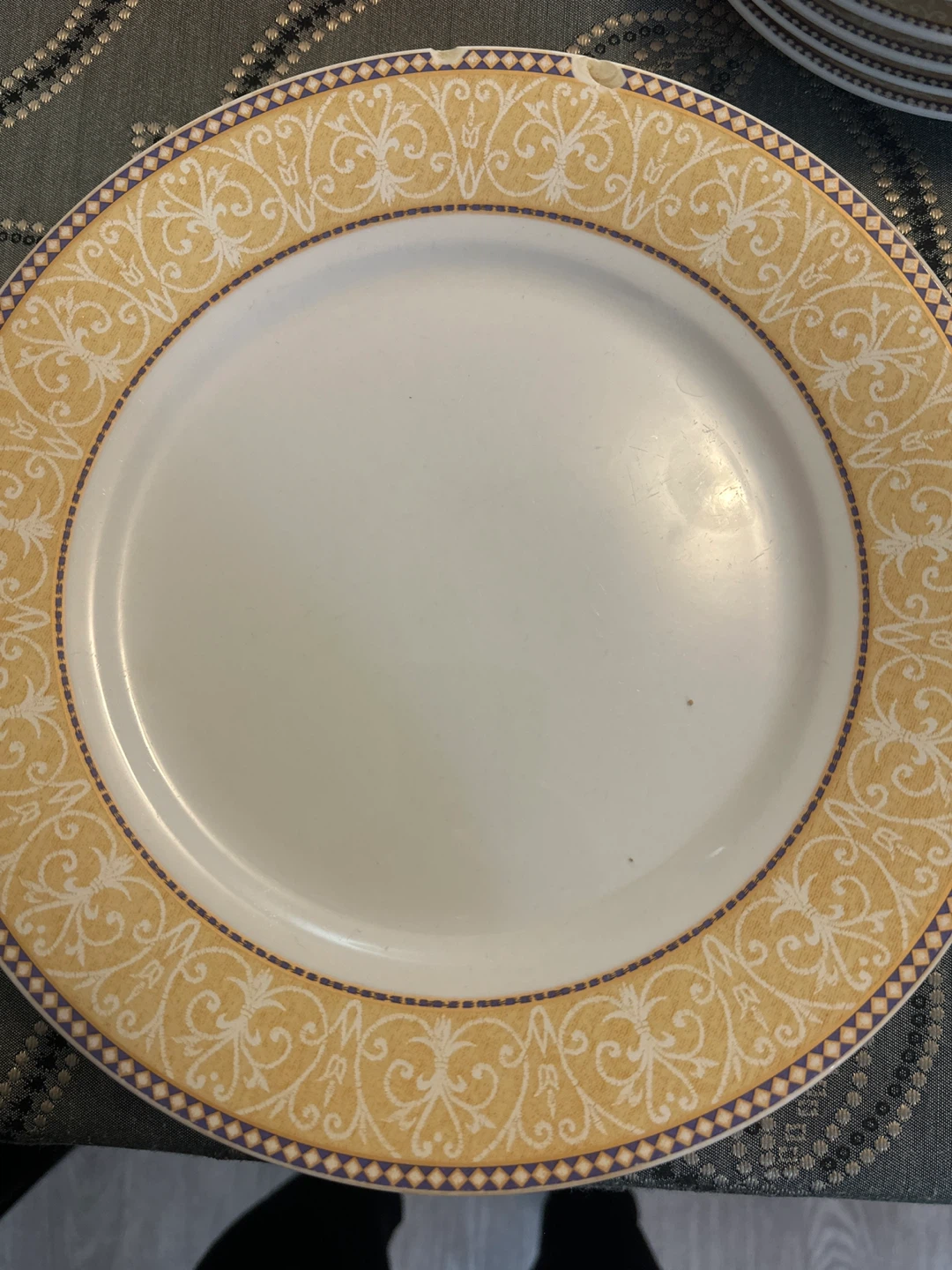 🏆Set of 4 Dinner Plates - Ornate Yellow 🏆and White Design