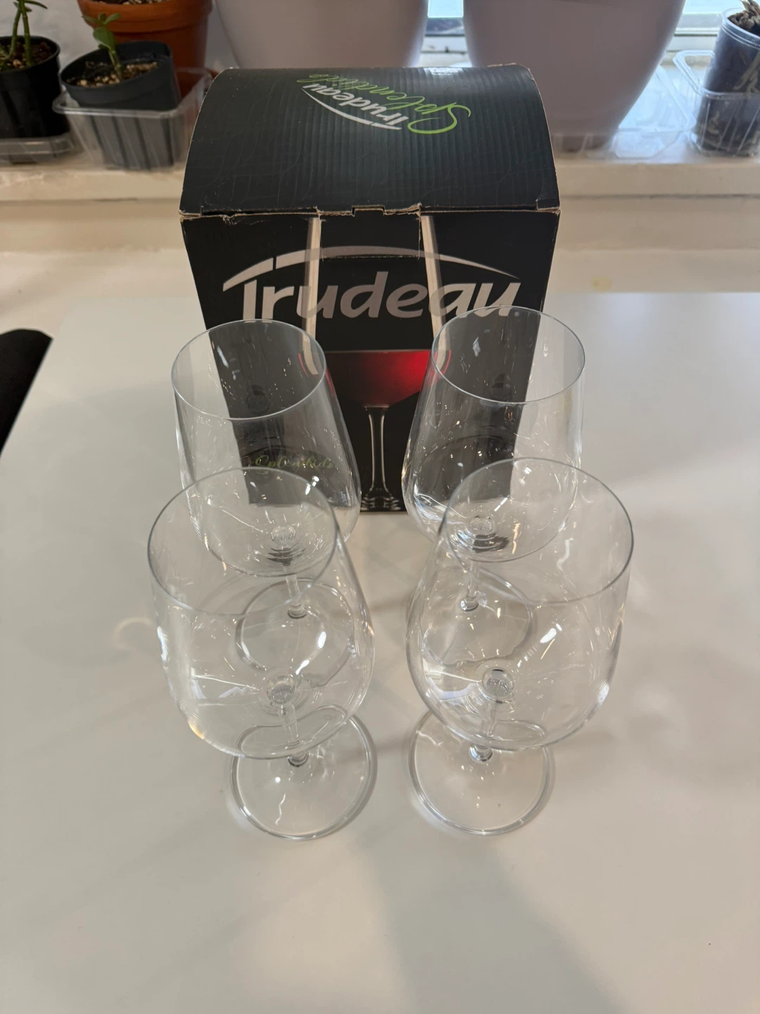 Trudeau Splendid Wine Glasses (Set of 4) - photo 2