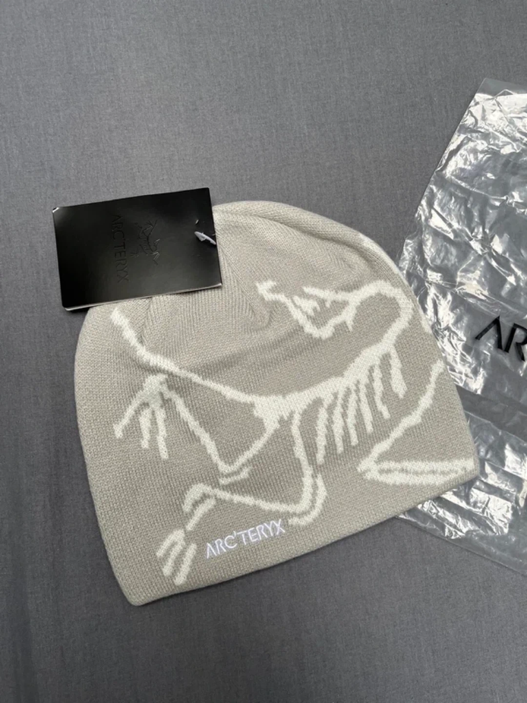 ($35) Arc’teryx Bird Head Toque – Light Grey