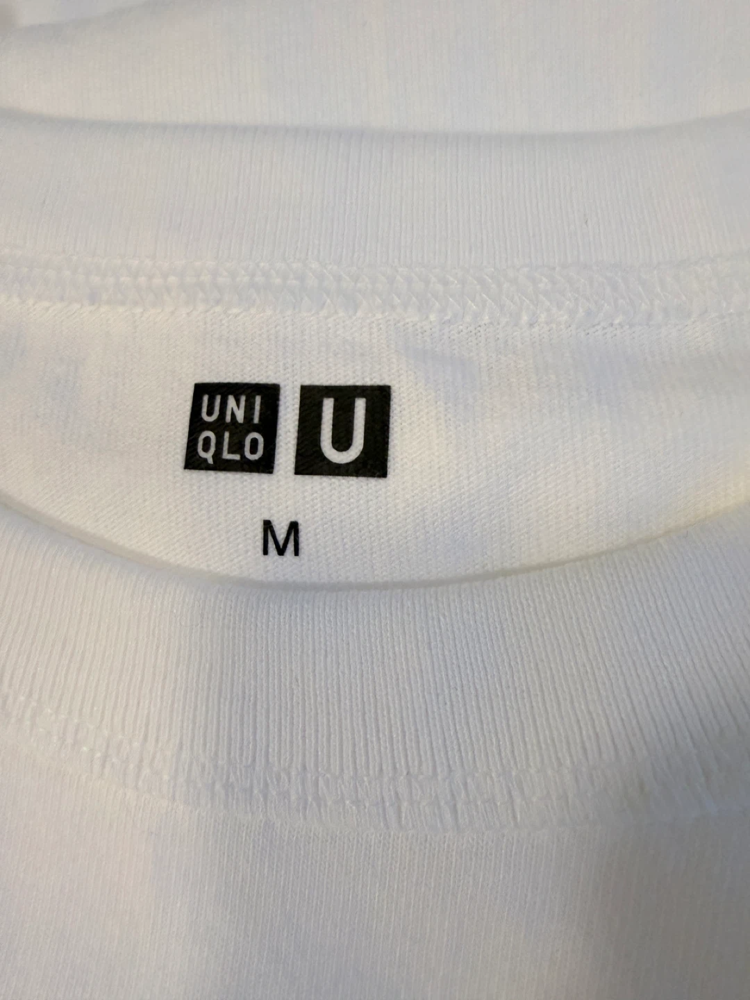 🏆 Uniqlo U White T-Shirts - Medium (4 Pack)