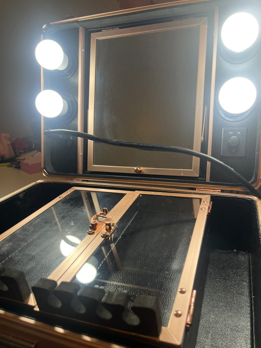 Makeup Vanity Case with Lights and Mirror