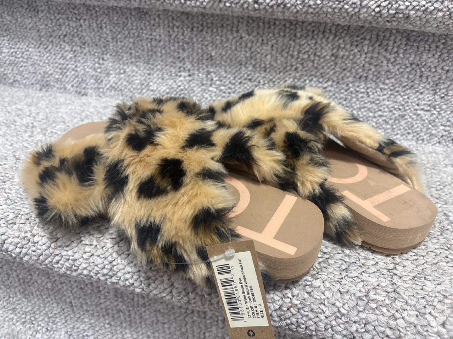 Totes Leopard Print Fuzzy Slides Size 8 - photo 2