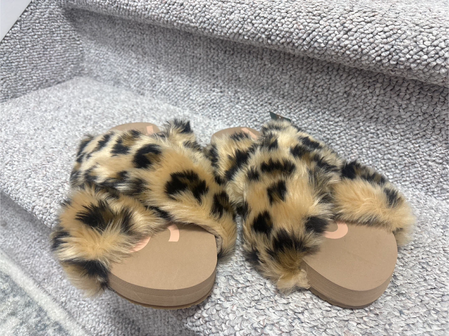 Totes Leopard Print Fuzzy Slides Size 8 - photo 3
