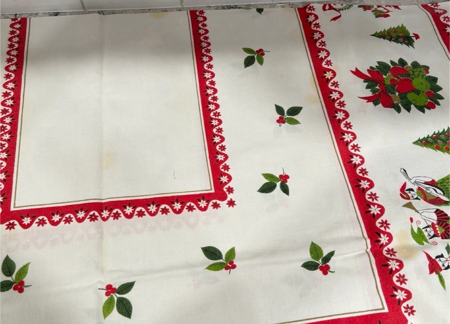 Vintage Christmas Tablecloth - photo 2