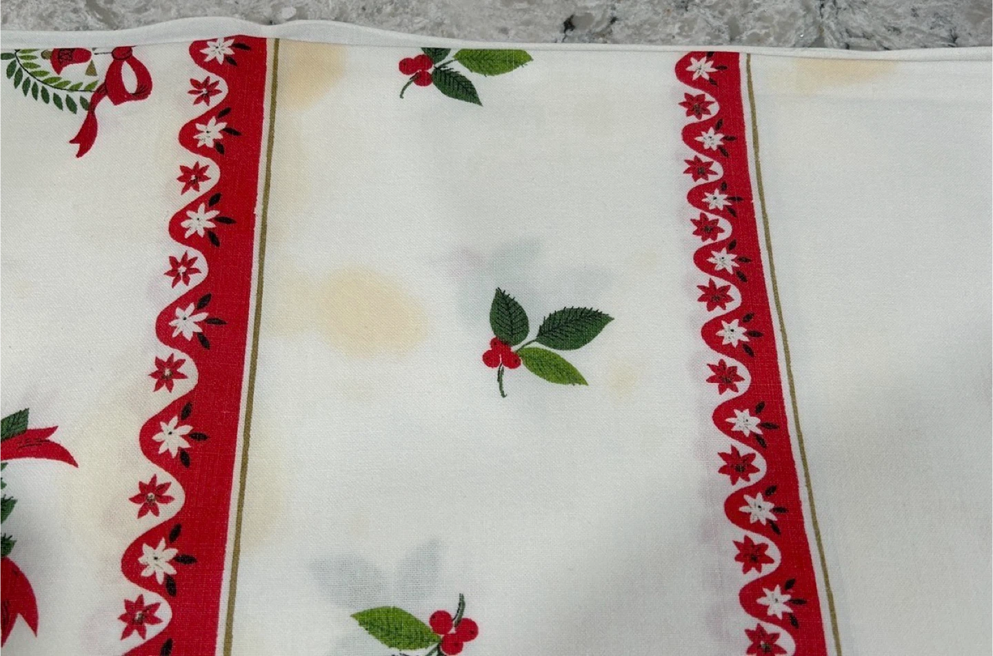 Vintage Christmas Tablecloth - photo 3