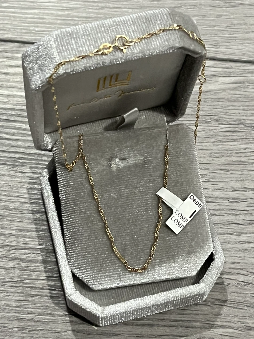 10kt Gold Chain Necklace in Jewelry Box